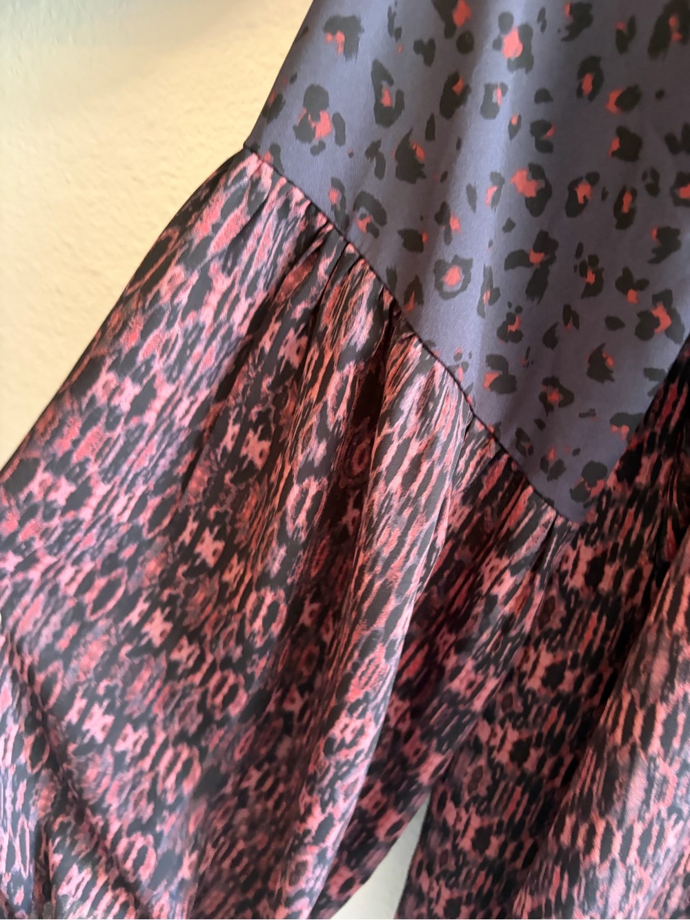 Roan + Ryan Evereve NWT Annabelle V Neck Blouse Size XS - Picture 6 of 9